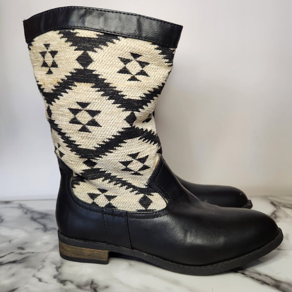 FOREVER 21 WOMENS SIZE 7 - 7.5 LOW HEEL BOOTS - Picture 3 of 11
